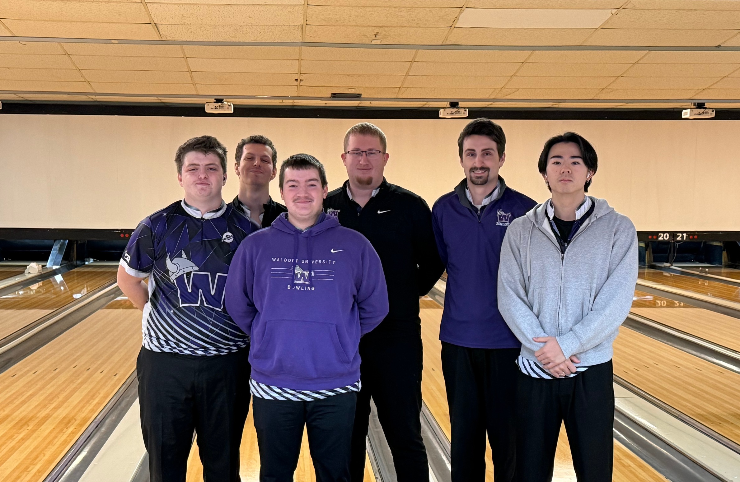 Men's Bowling Takes on Chicago