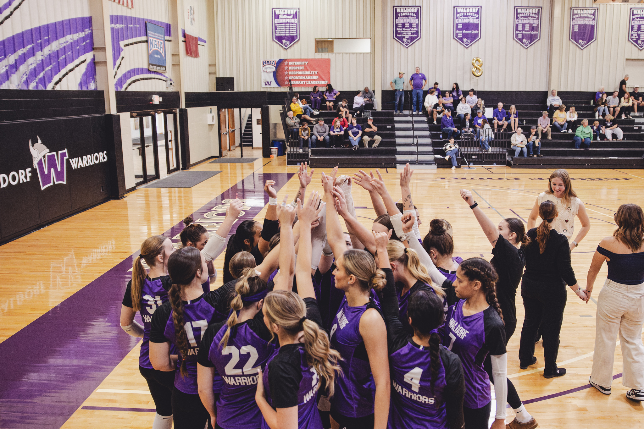Waldorf Volleyball Secures Victory Against College of Saint Mary